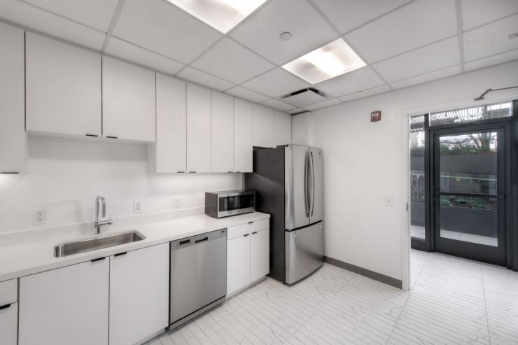 1550 Crystal Dr - Conf. Ctr 2 (kitchen).jpg